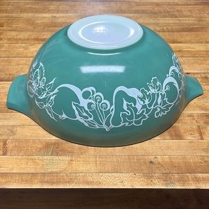 Pyrex Salad Bowl